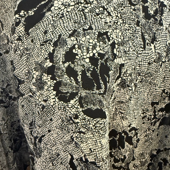 100% Silk Floral Poncho Wrap Black Ivory Whimsigoth - Picture 4 of 13